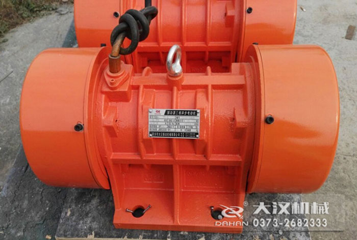 YZS系列振動源三相異步電動機(jī)(簡稱振動電機(jī))也叫臥式振動電機(jī)
